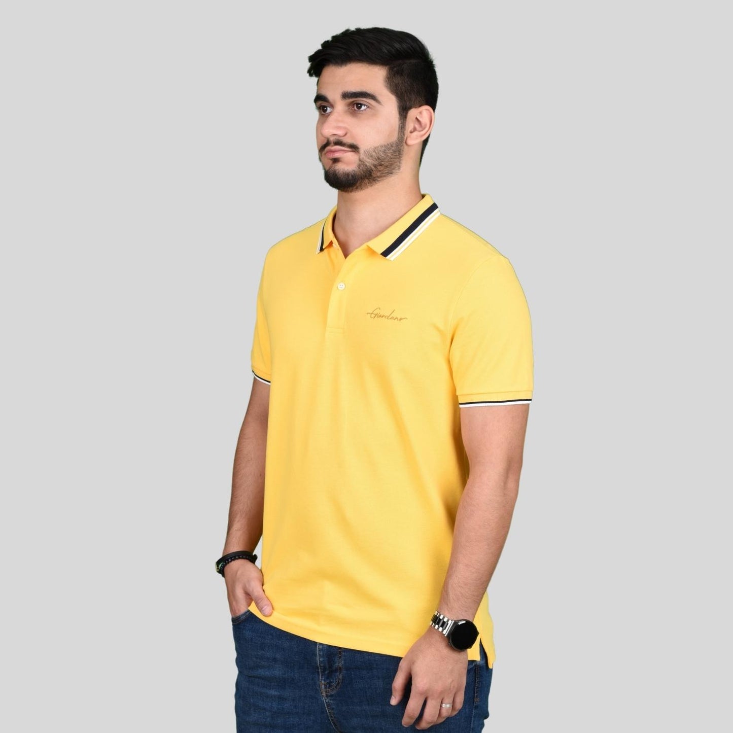 قميص بولو رجالي من القطن بقصّة Slim Fit مع تطريز على شكل قارب شراعي