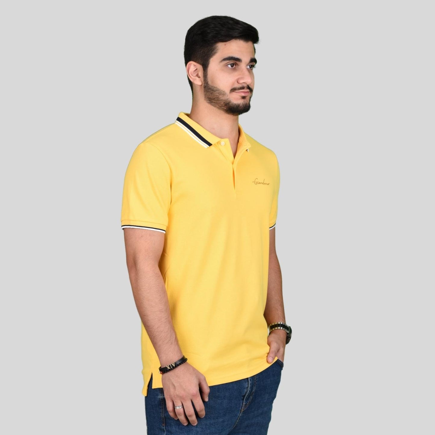 قميص بولو رجالي من القطن بقصّة Slim Fit مع تطريز على شكل قارب شراعي