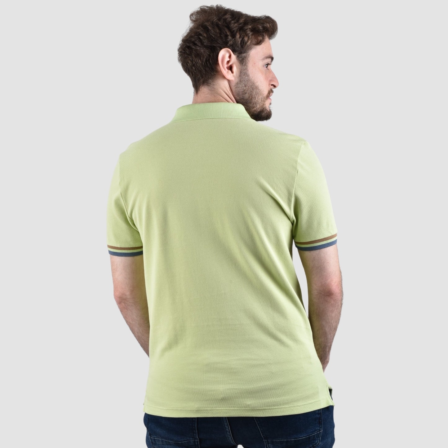 قميص بولو رجالي عالي الأداء بقصّة Slim Fit مطرز بنقشة أسد