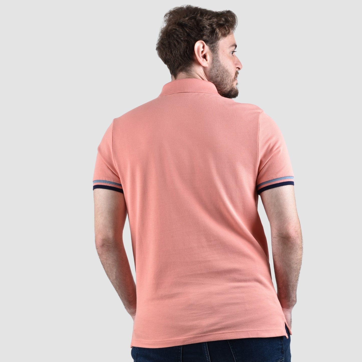 قميص بولو رجالي عالي الأداء بقصّة Slim Fit مطرز بنقشة أسد