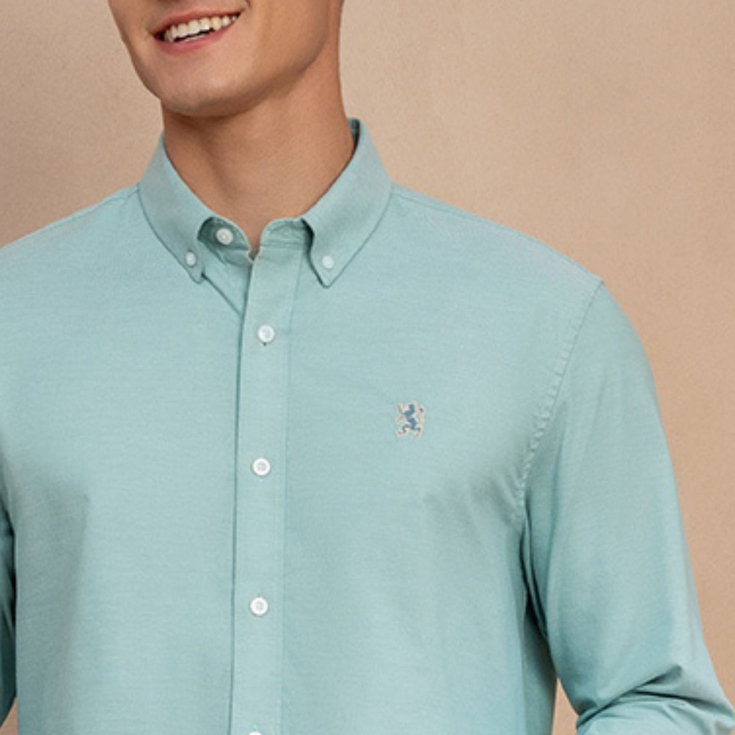 Men's Shirt With Small Lion Embroidery