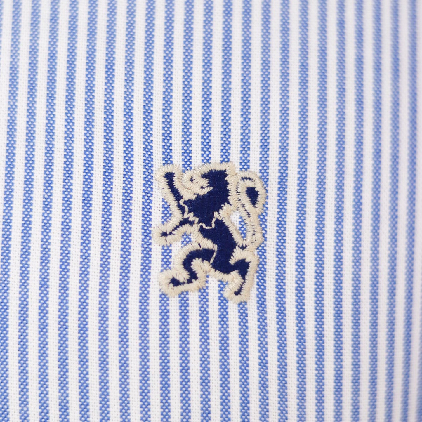 Men's Shirt With Small Lion Embroidery
