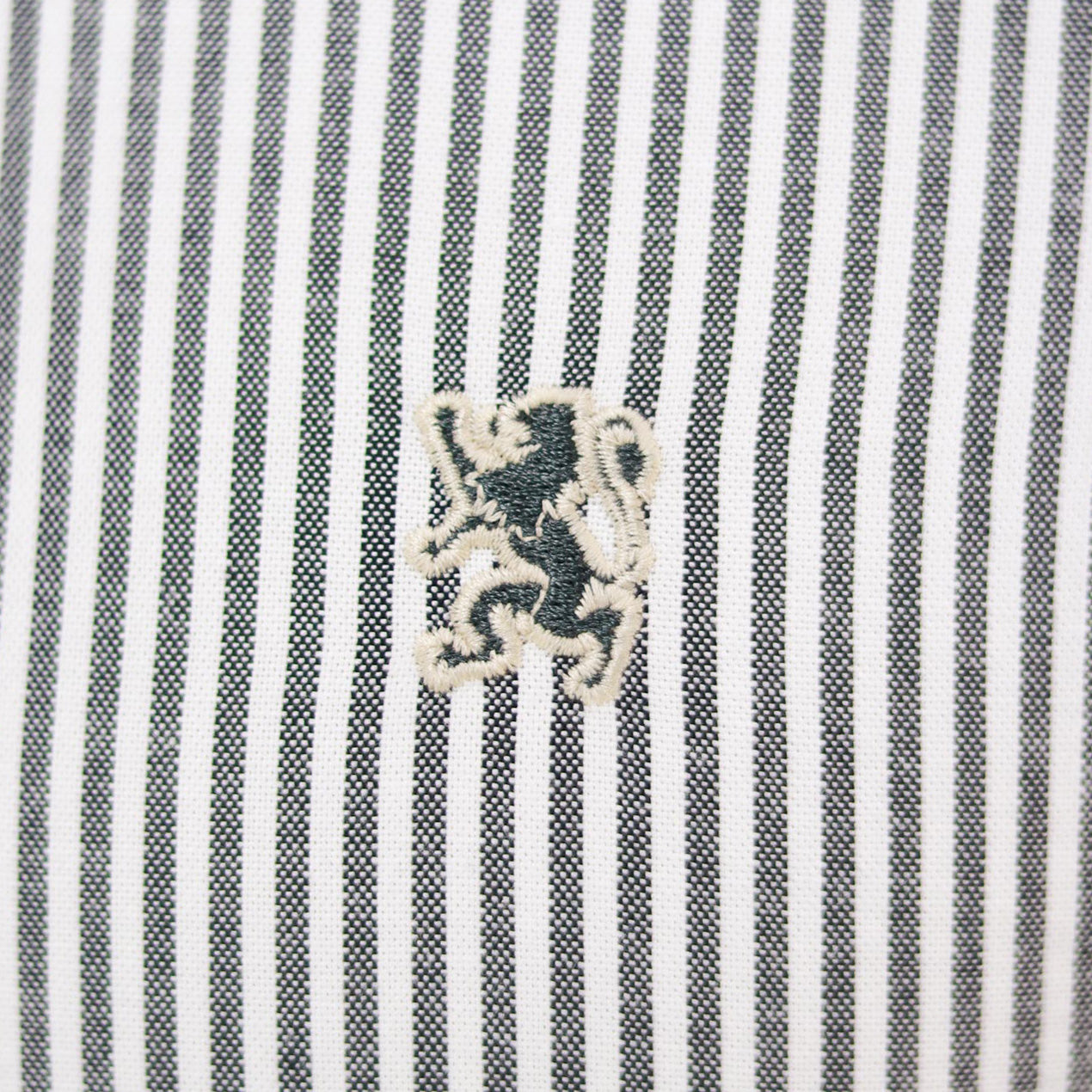 Men's Shirt With Small Lion Embroidery