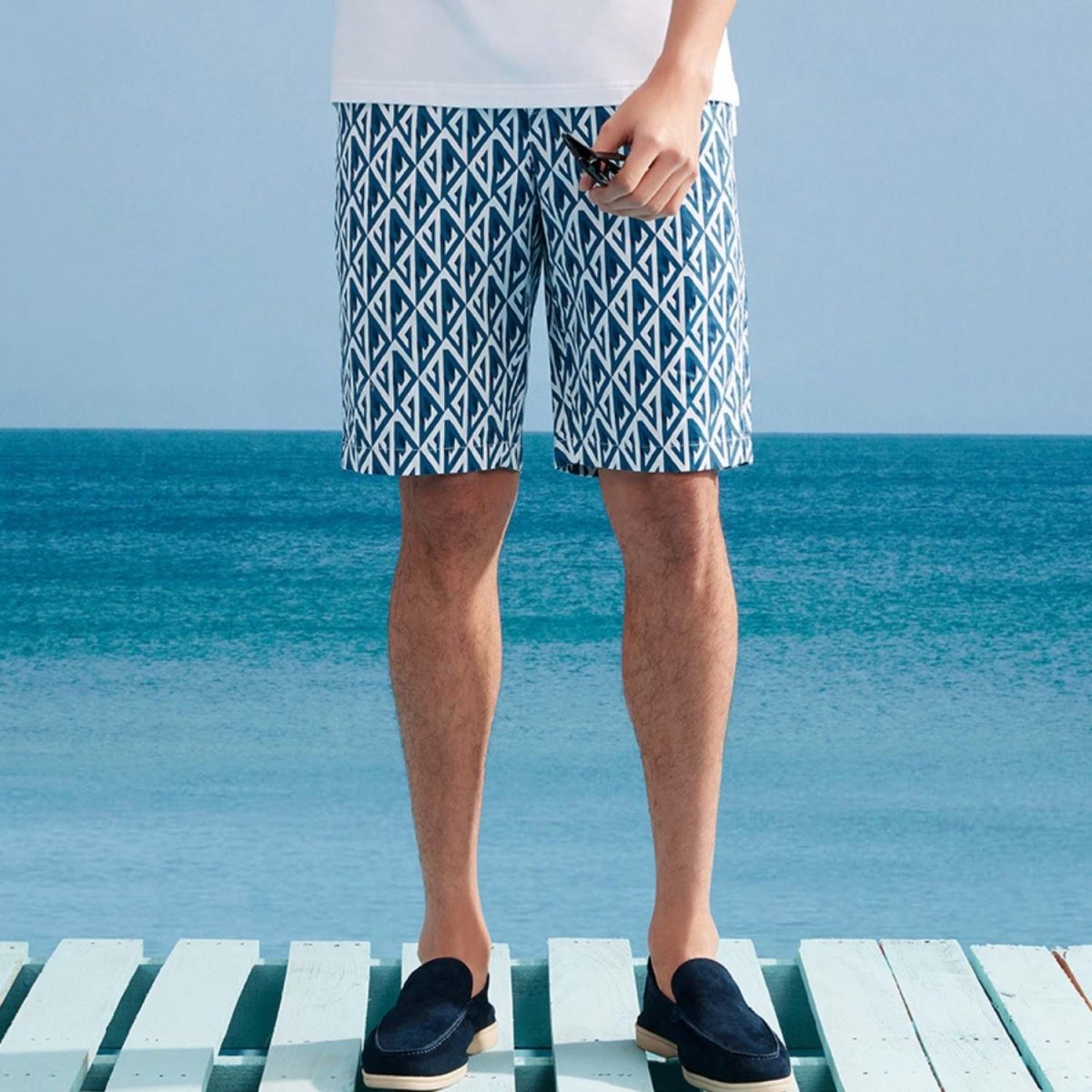 Men's Cotton Twill Bermuda Shorts: Slim Fit, Elastic Waist, Ultimate Comfort - Giordano