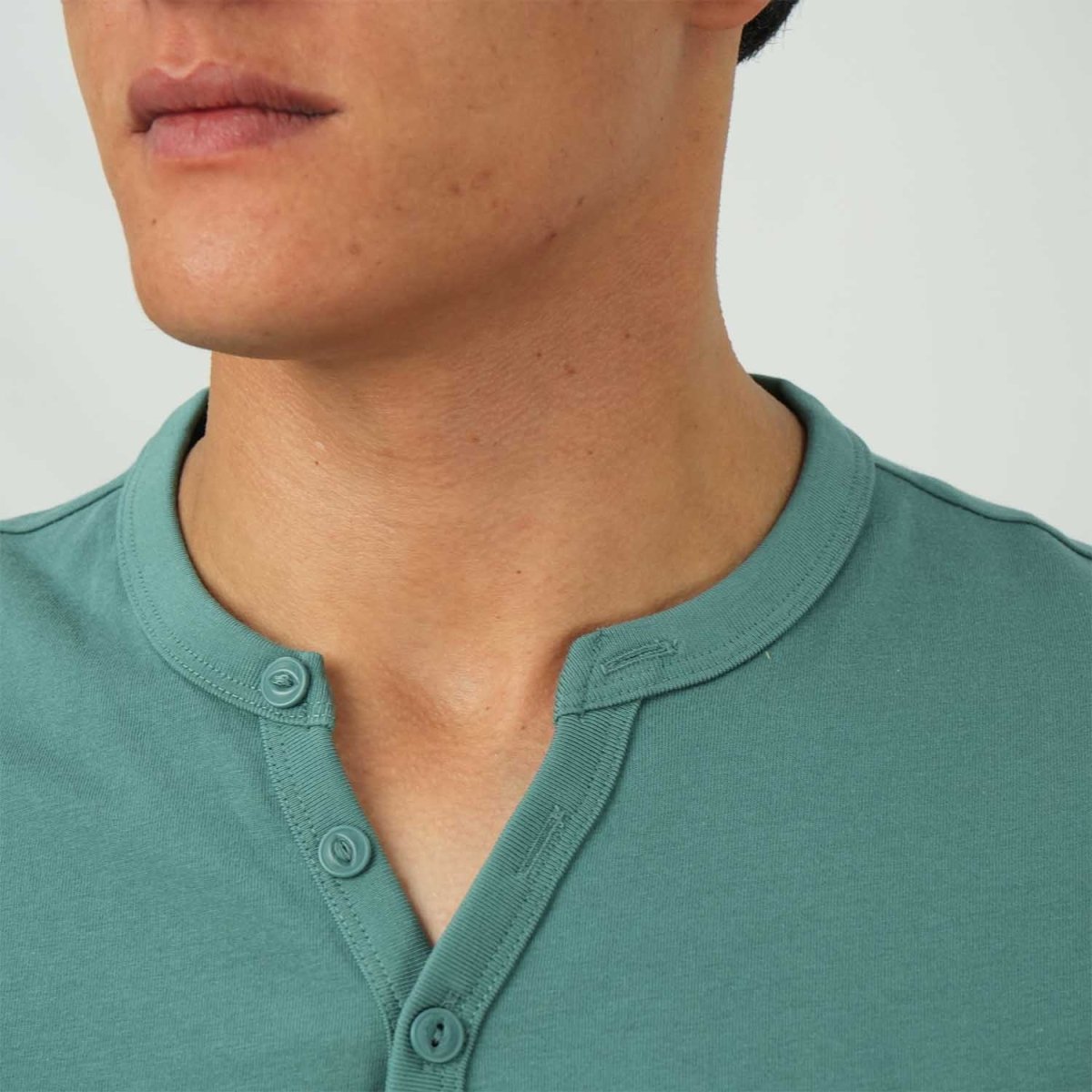 Men's Henley Tee With Lion Embroidery - Giordano