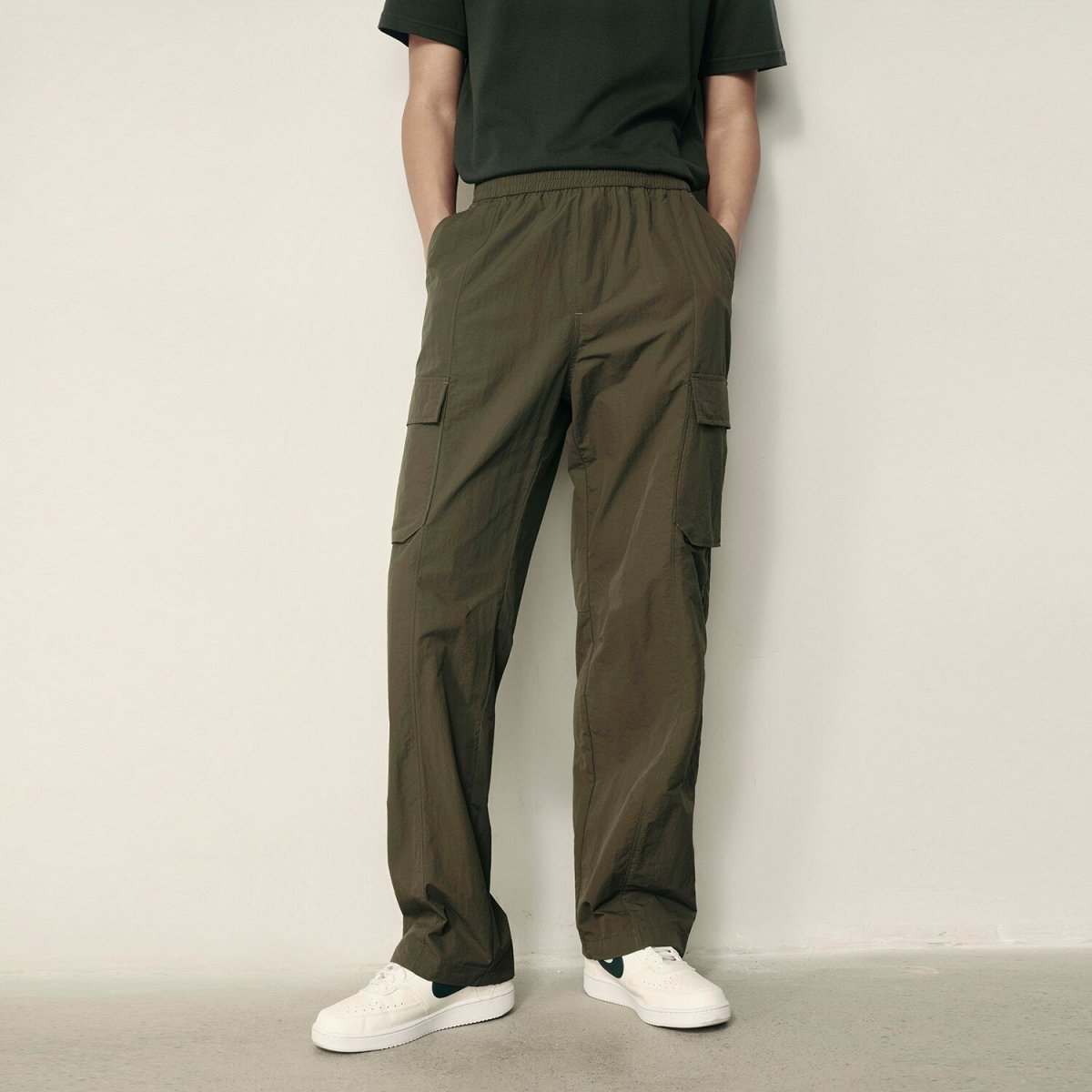 Men's Nylon - Cotton Plain Weave Regular Fit Pant | Korea Collection - Giordano