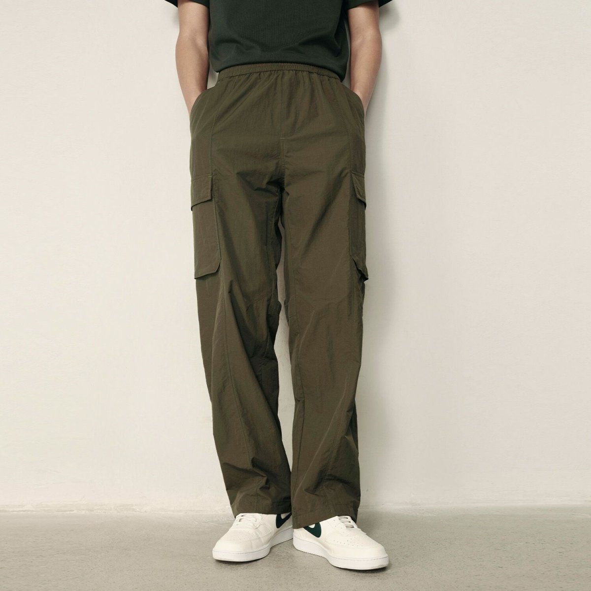 Men's Nylon - Cotton Plain Weave Regular Fit Pant | Korea Collection - Giordano