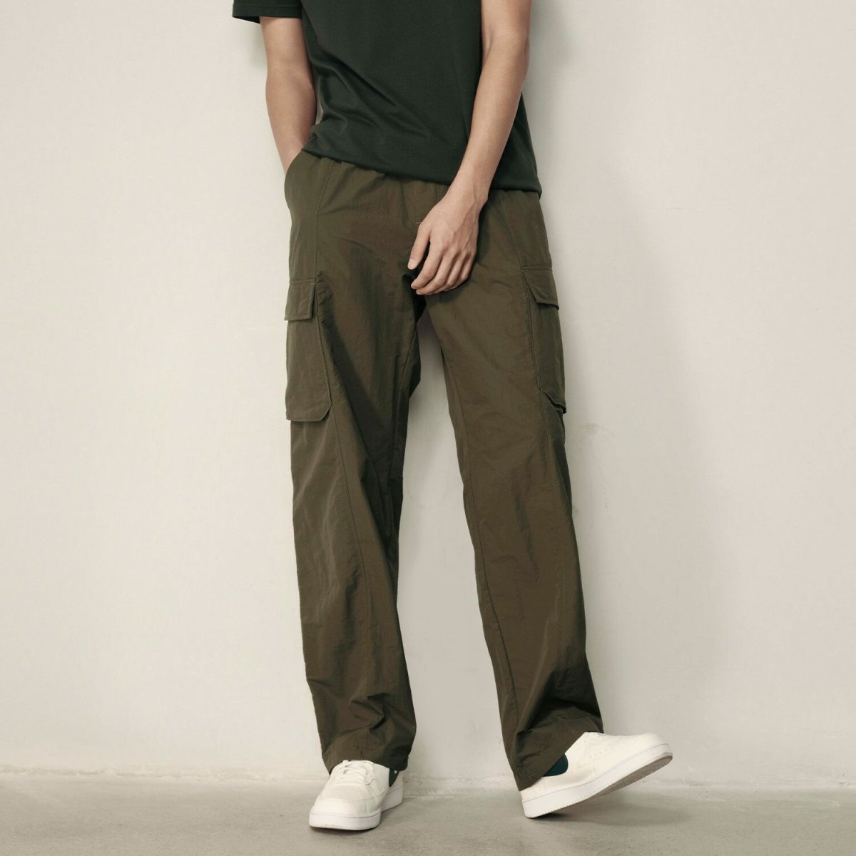 Men's Nylon - Cotton Plain Weave Regular Fit Pant | Korea Collection - Giordano