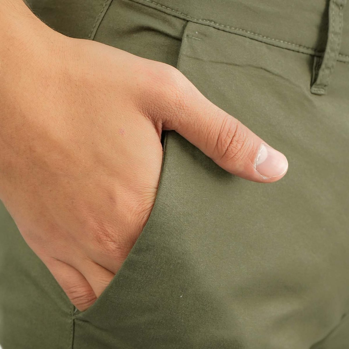 Men's Slim Tapered Khakis - Giordano
