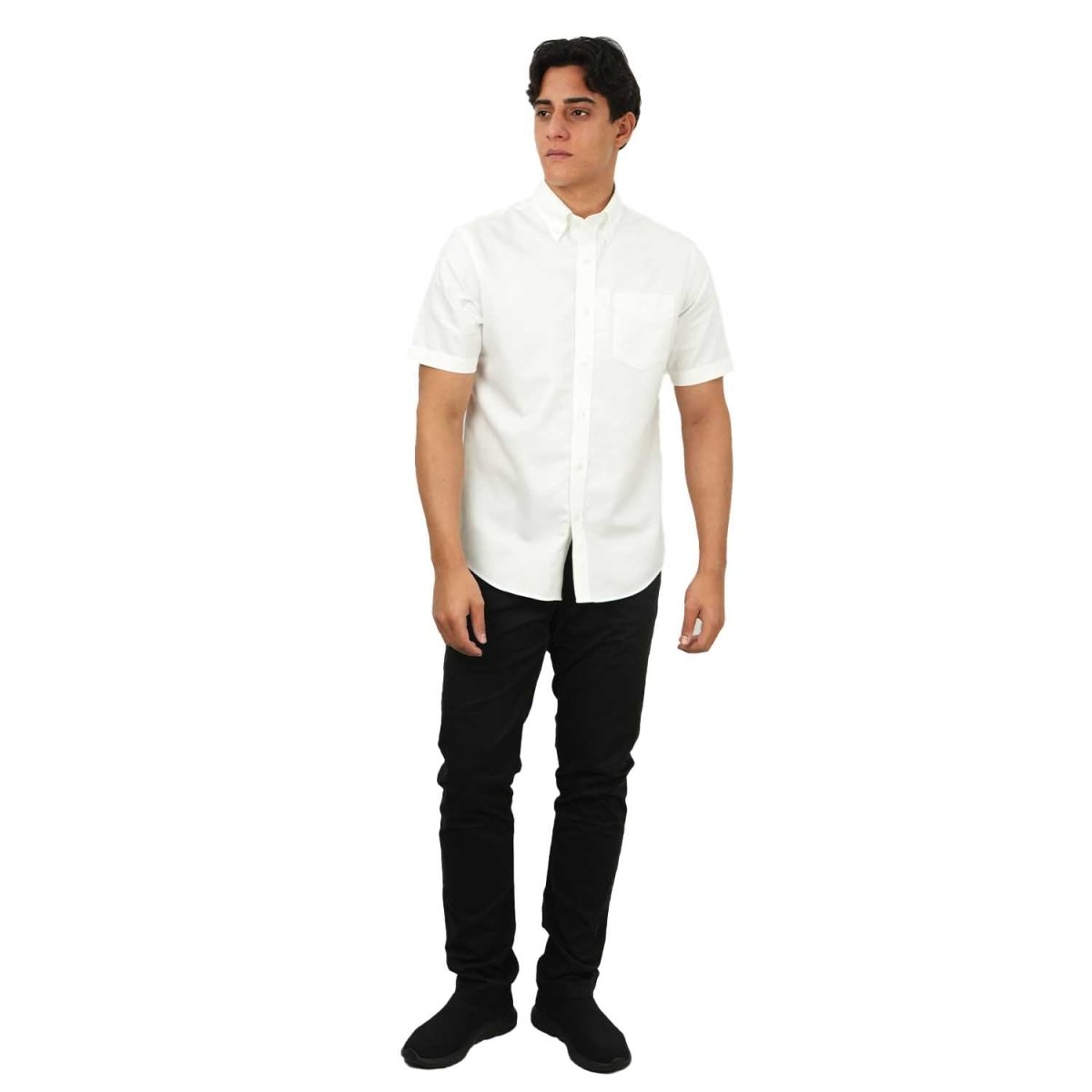 Giordano men's wrinkle-free oxford shirt in white with short sleeves modeled with black pants