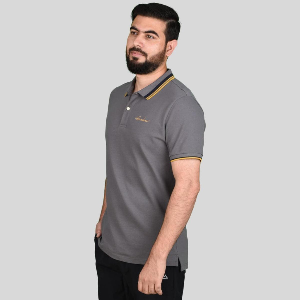 قميص بولو رجالي من القطن بقصّة Slim Fit مع تطريز على شكل قارب شراعي