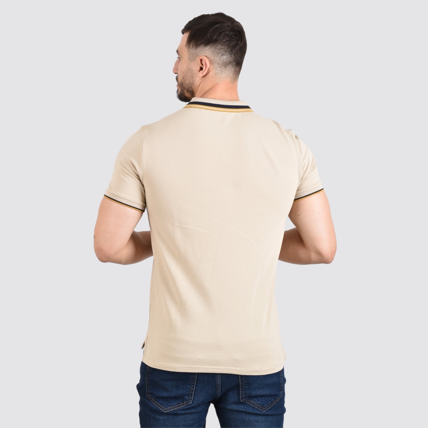 قميص بولو رجالي من القطن بقصّة Slim Fit مع تطريز على شكل قارب شراعي