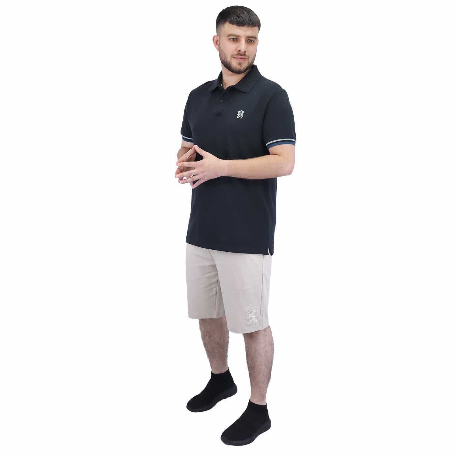 قميص بولو رجالي عالي الأداء بقصّة Slim Fit مطرز بنقشة أسد