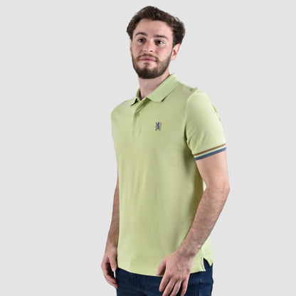 قميص بولو رجالي عالي الأداء بقصّة Slim Fit مطرز بنقشة أسد