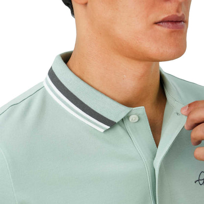 قميص بولو رجالي كلاسيكي بقصّة Slim Fit مع تطريز مميز