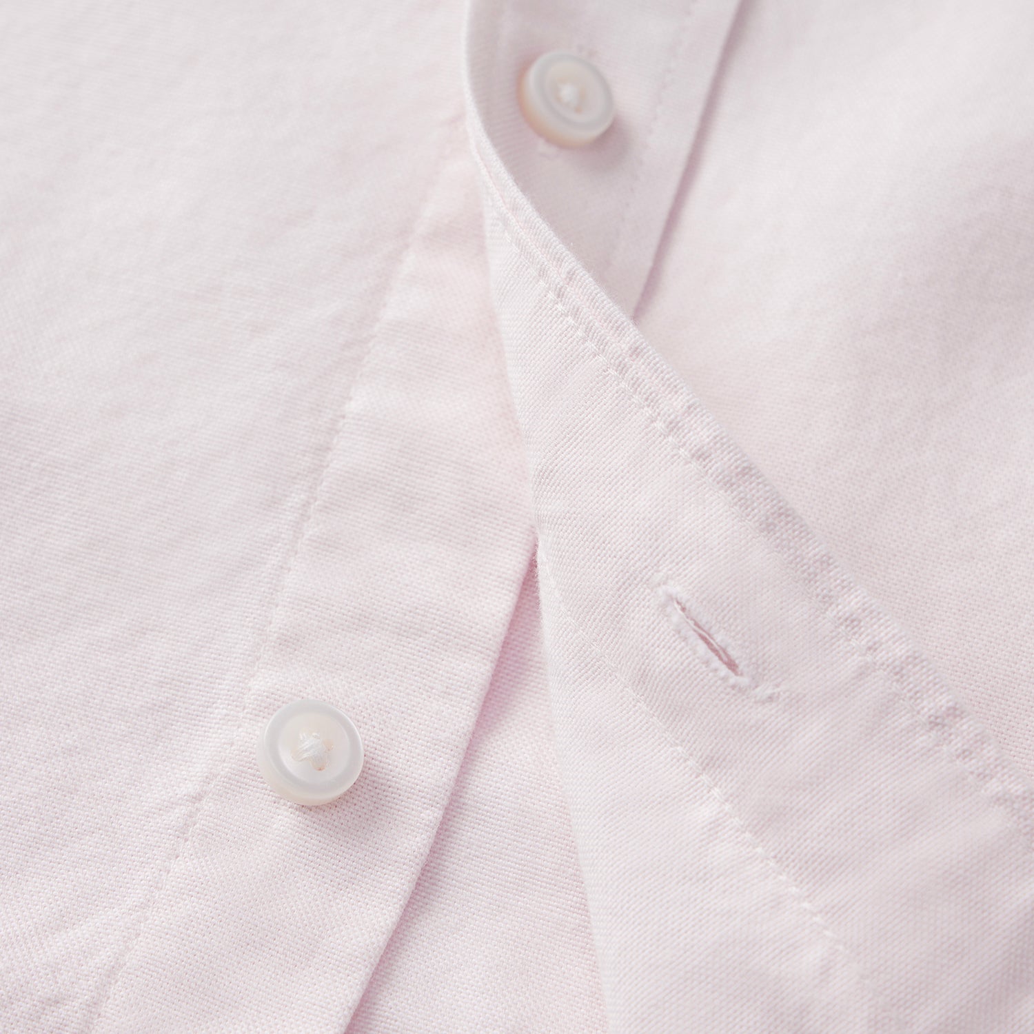 Men's Shirt With Small Lion Embroidery