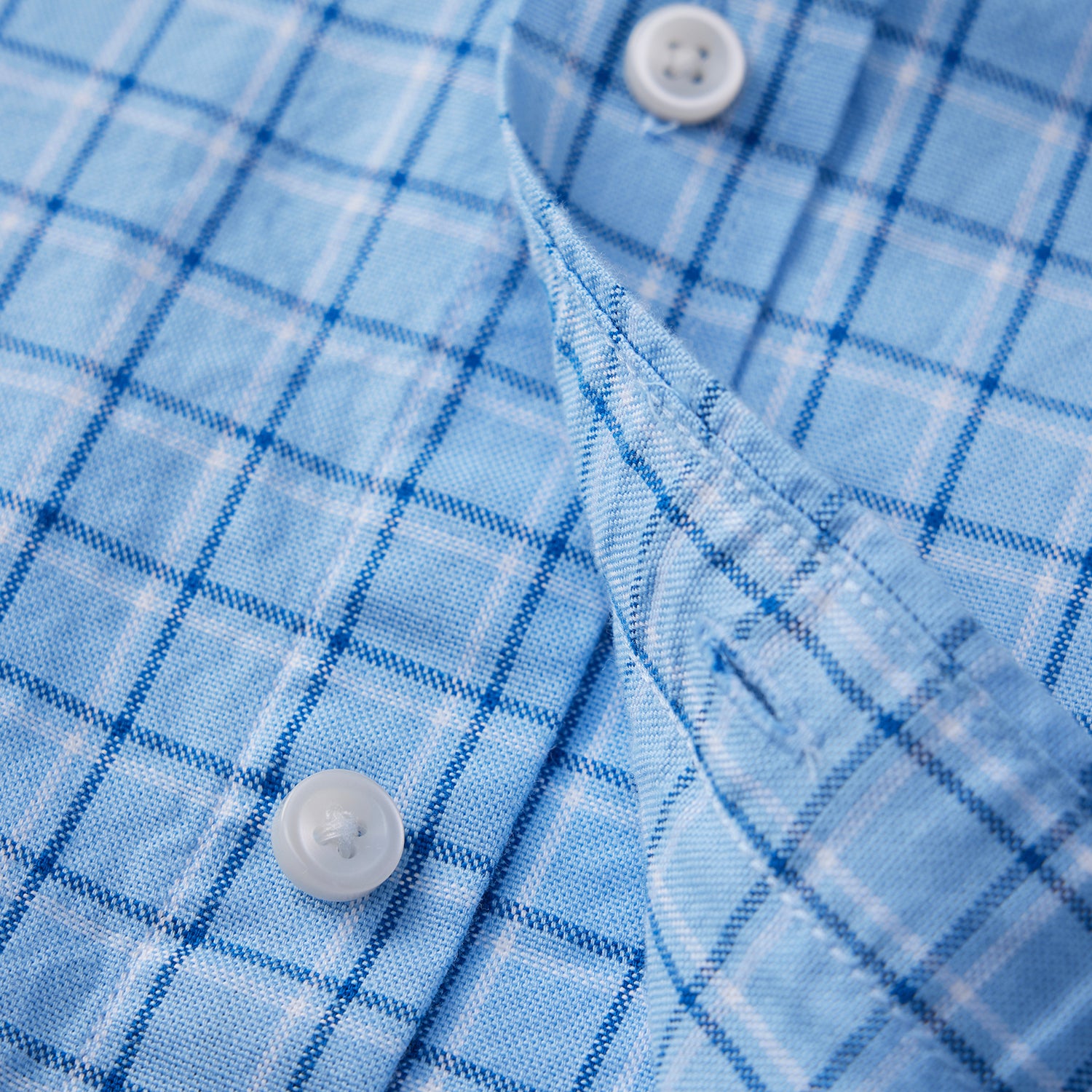 Men's Shirt With Small Lion Embroidery