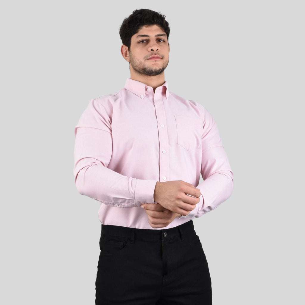 قميص رجالي خالٍ من التجاعيد