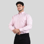 قميص رجالي خالٍ من التجاعيد