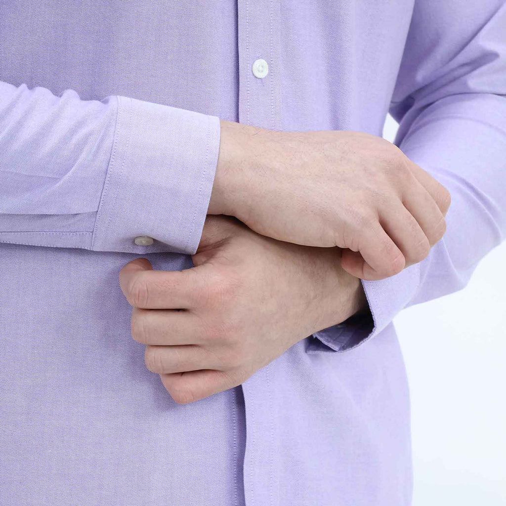 قميص رجالي خالٍ من التجاعيد