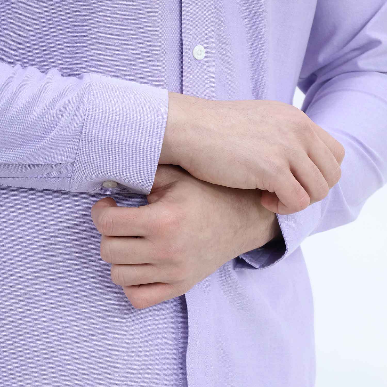 قميص رجالي خالٍ من التجاعيد