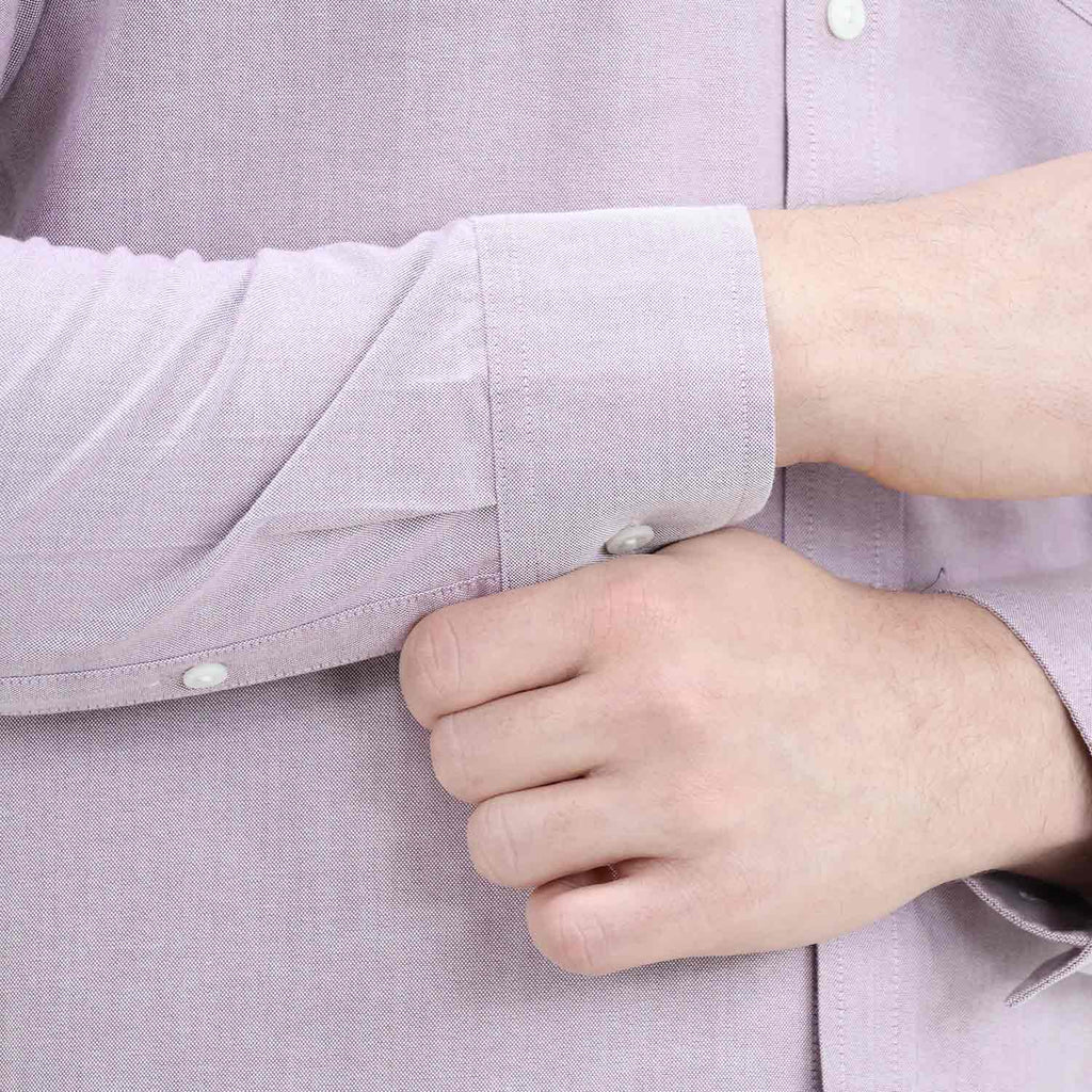قميص رجالي خالٍ من التجاعيد