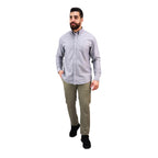 قميص رجالي خالٍ من التجاعيد