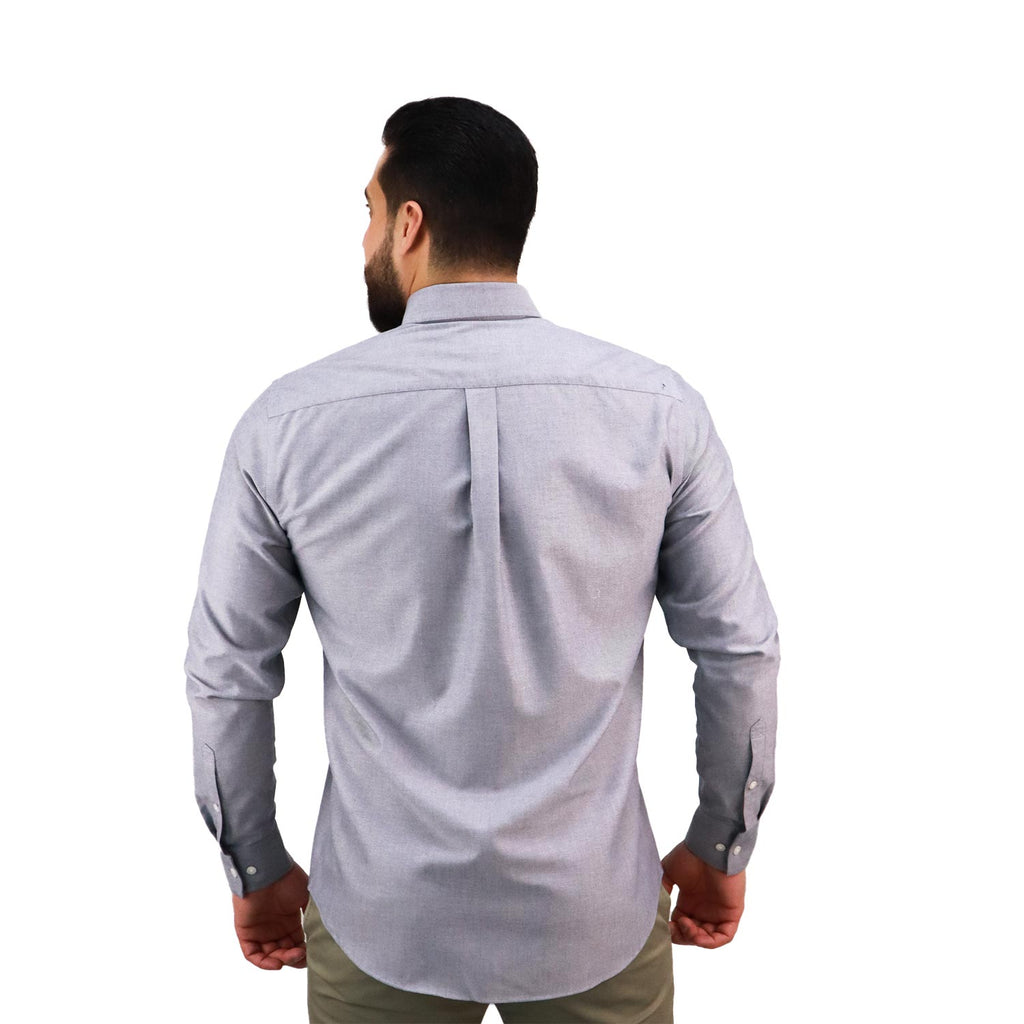 قميص رجالي خالٍ من التجاعيد