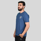 تي شيرت رجالي بطبعة حروف