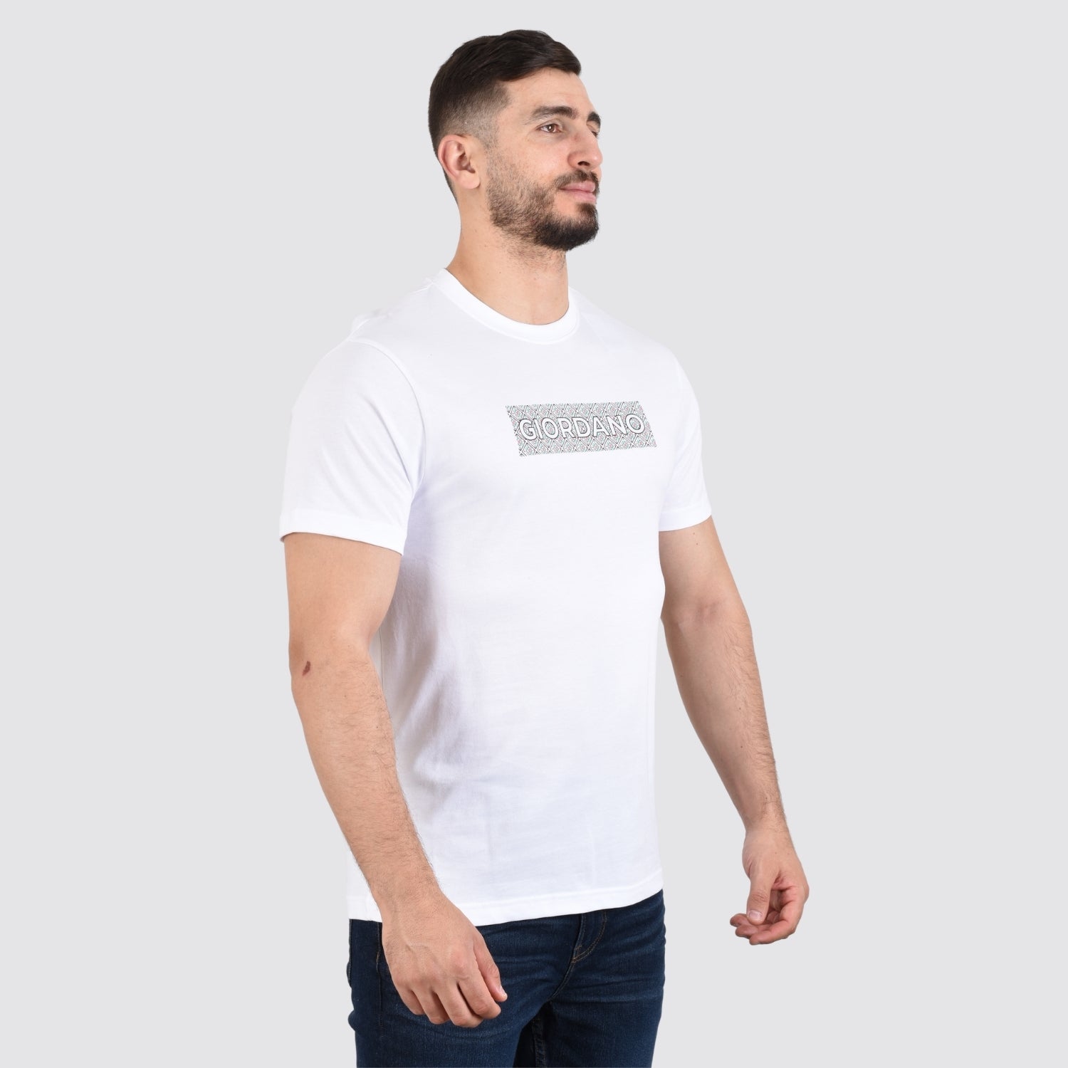 تي شيرت رجالي بطبعة مميزة
