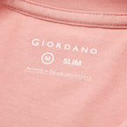 تي شيرت رجالي بقصّة Slim Fit من القطن وطبعة توقيع مميزة