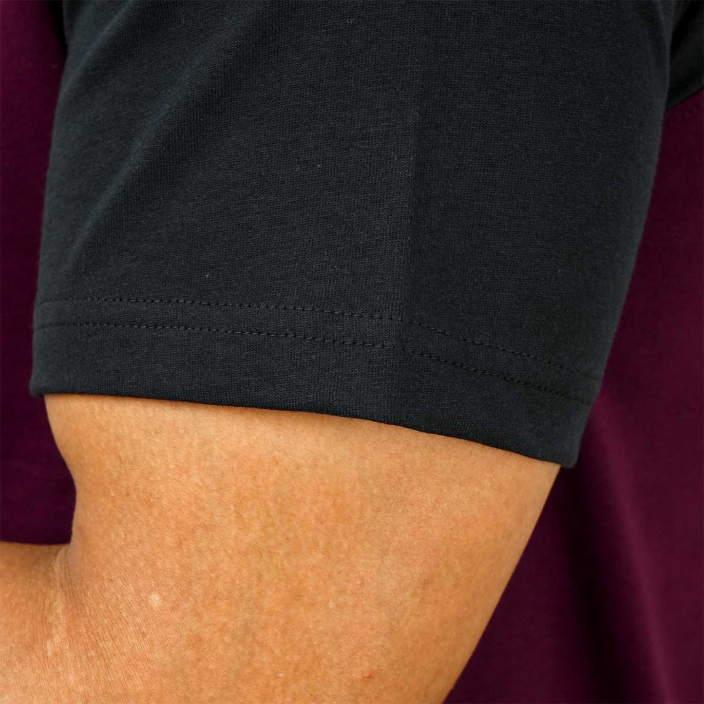 تي شيرت رجالي من القطن الجيرسيه المطبوع بقصّة Slim Fit