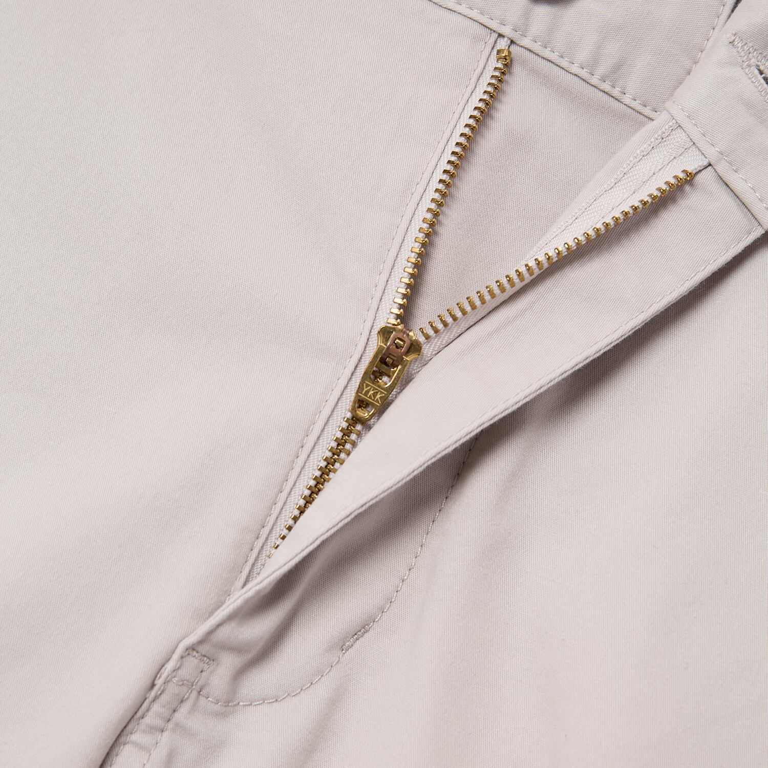 شورت برمودا رجالي بقصّة Slim Fit من قماش التويل