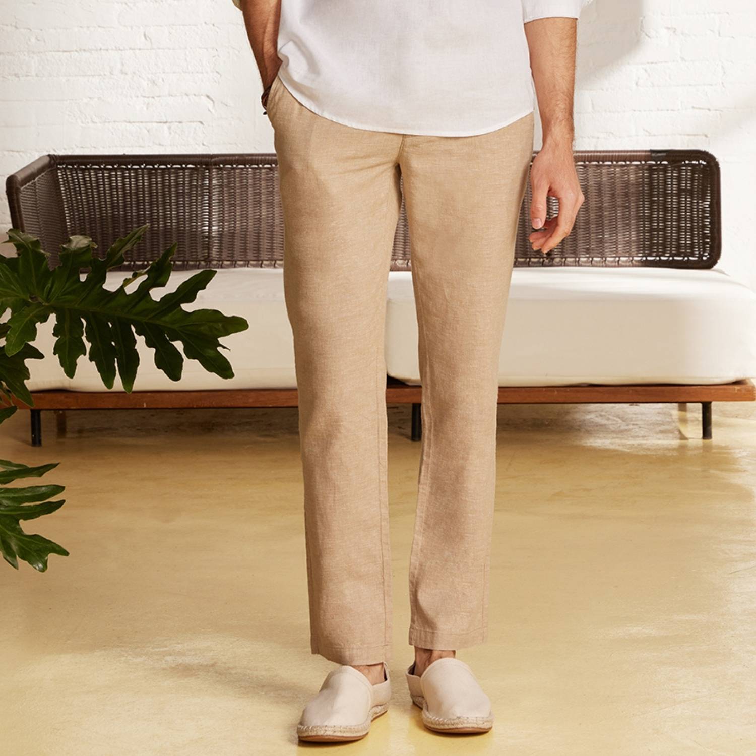 Giordano Men's Linen Cotton Slim Tapered Khaki Pants-Brown