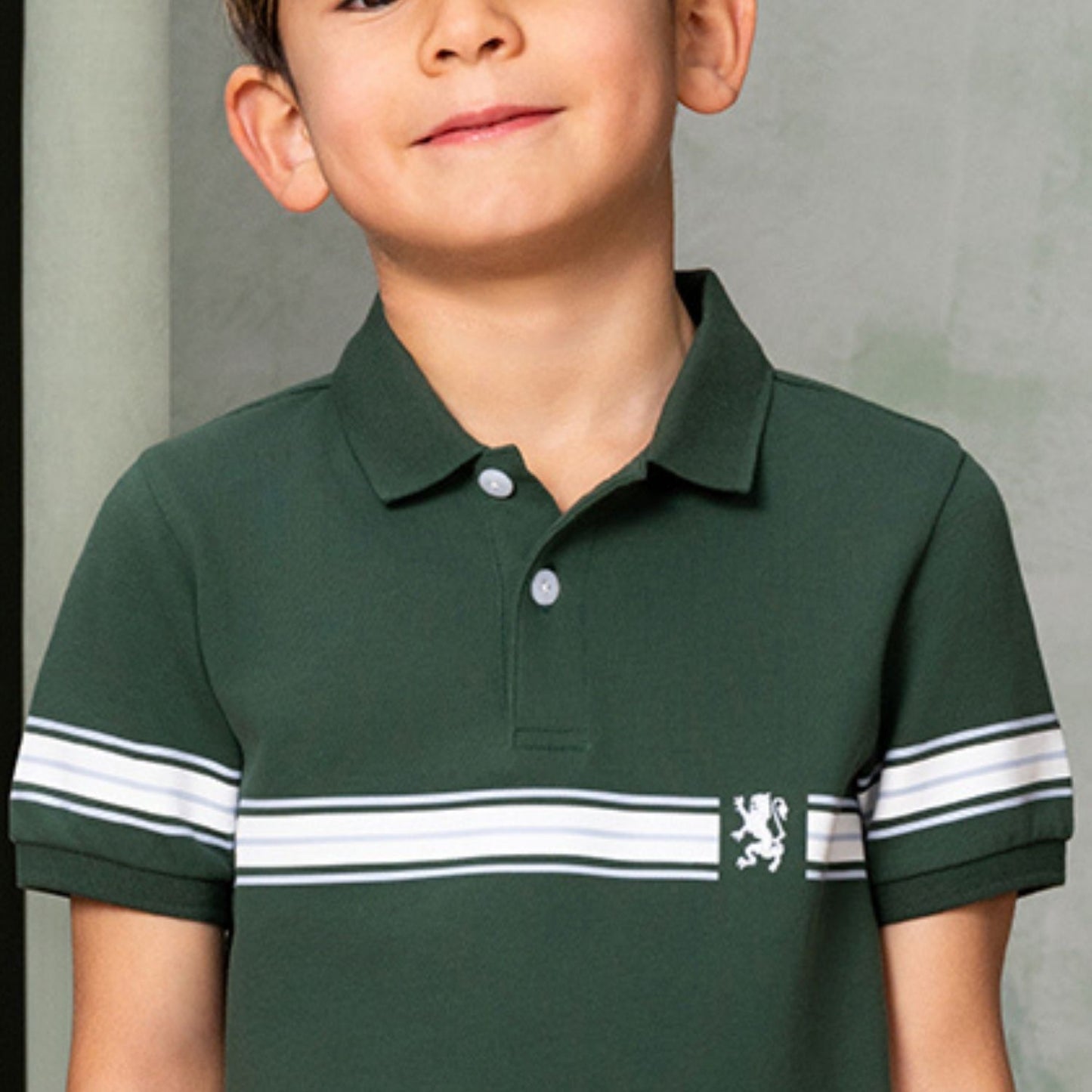 Kids' Lion Crest Polo: Slim Fit, Classic Style, Bold Detailing