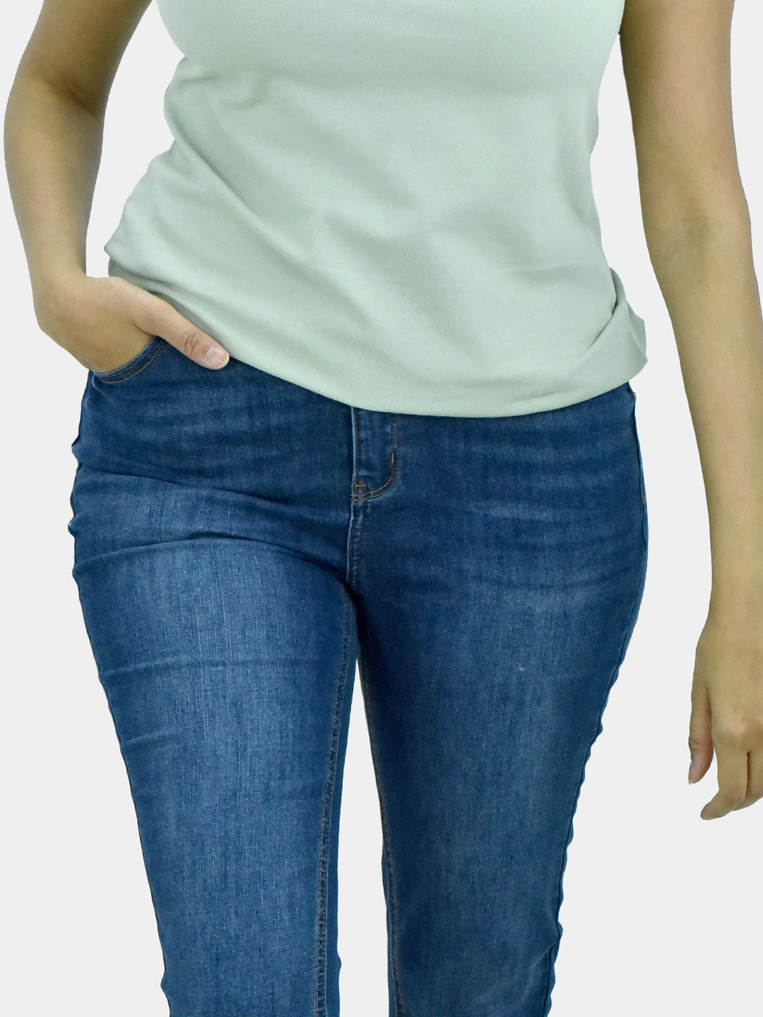 Women Slim Tapered Jeans