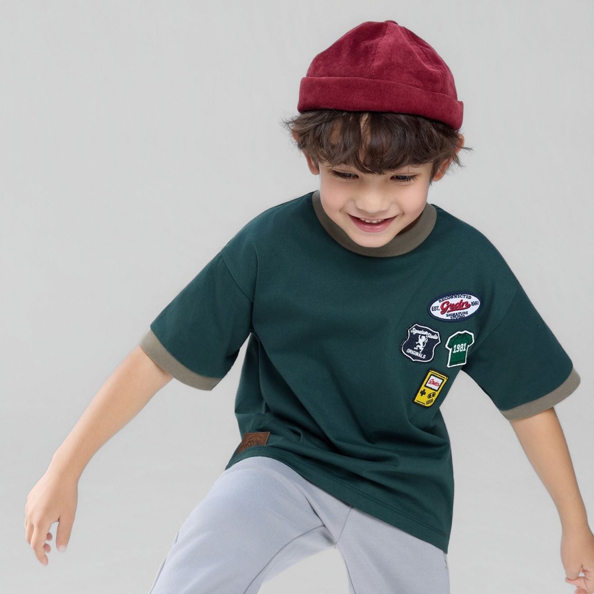 Giordano Kids' Relaxed Fit Multi-Badge Graphic Tee - Premium Tee