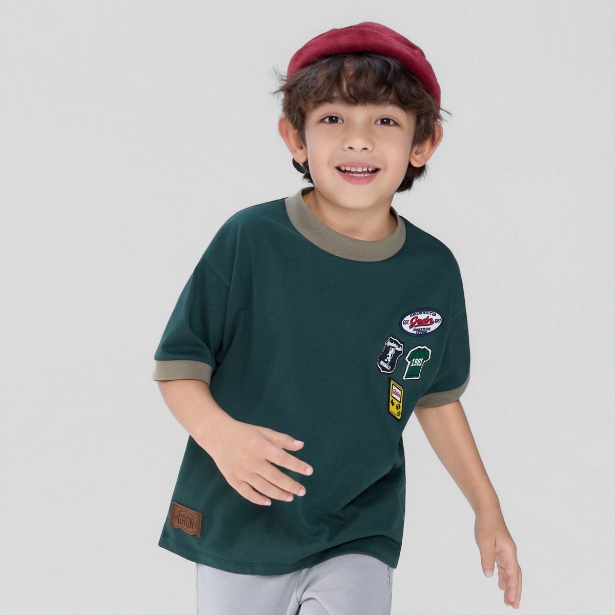Giordano Kids' Relaxed Fit Multi-Badge Graphic Tee - Premium Tee