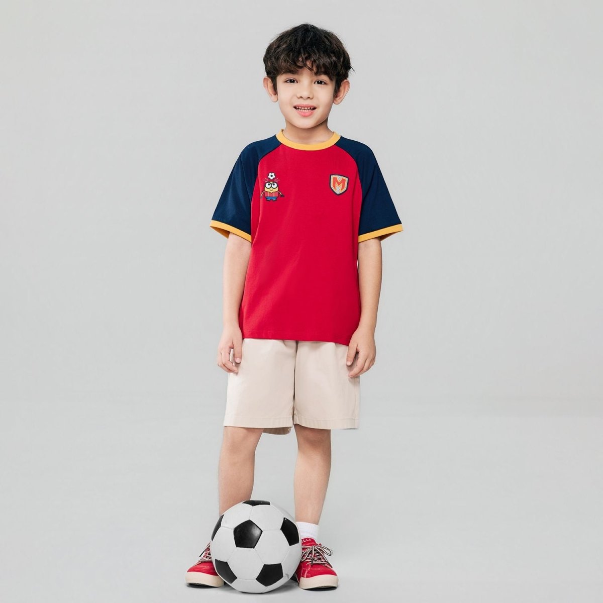 Giordano Kids Relaxed Minions World Cup Raglan Tee - first_variant_option_2 Premium Print Tee for Giordano