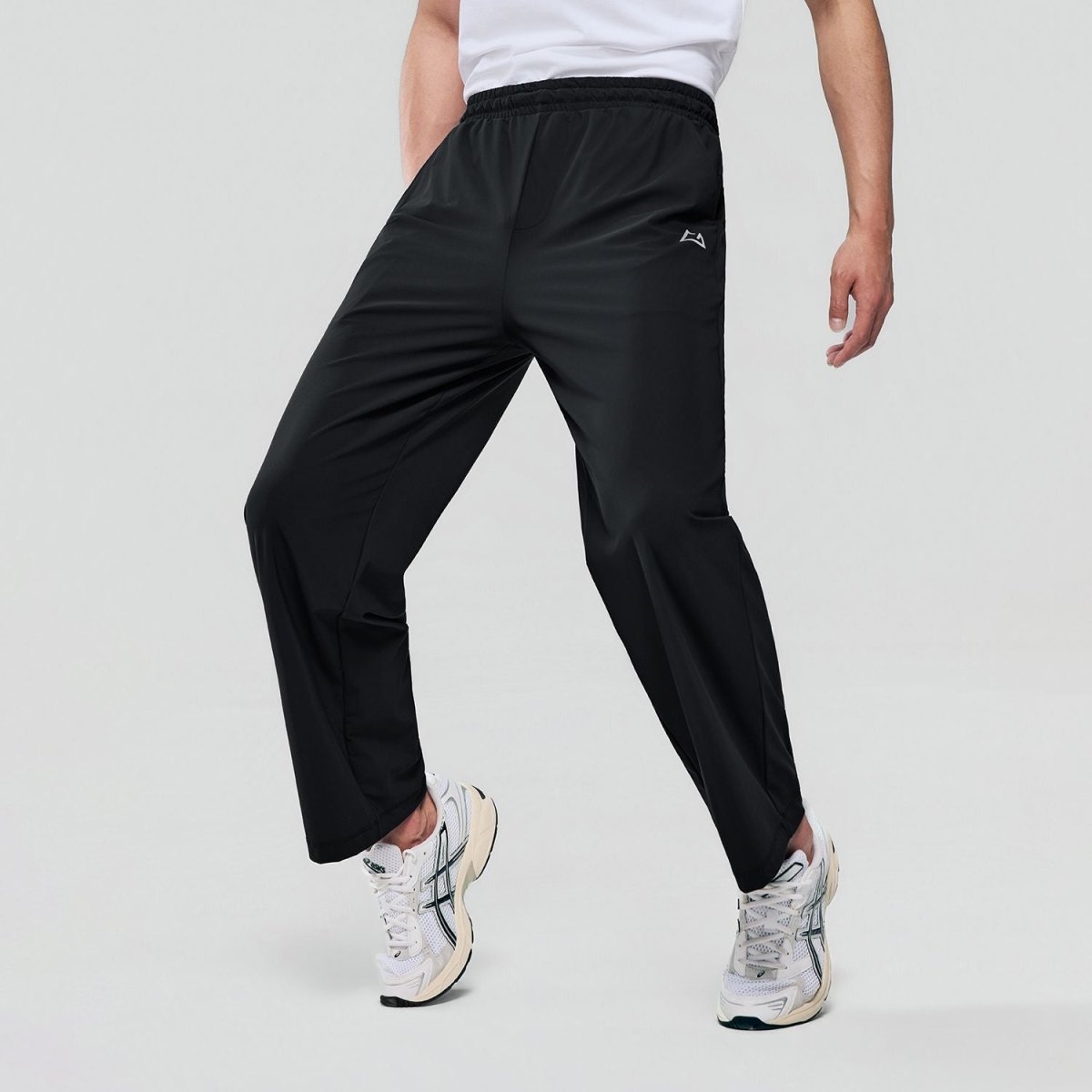 Giordano Men G-Motion Relaxed Nylon Stretch Joggers - Premium Joggers