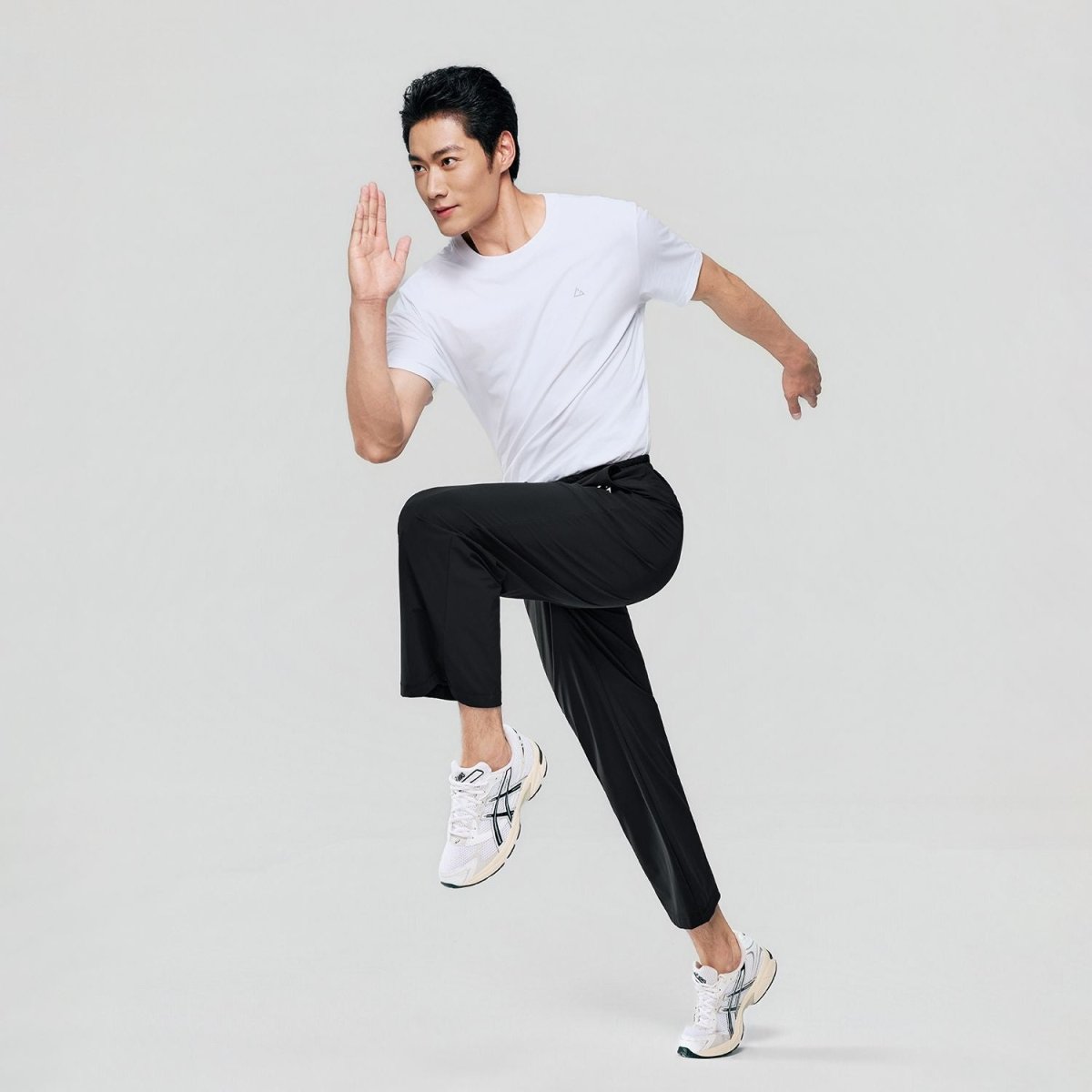 Giordano Men G-Motion Relaxed Nylon Stretch Joggers - Premium Joggers