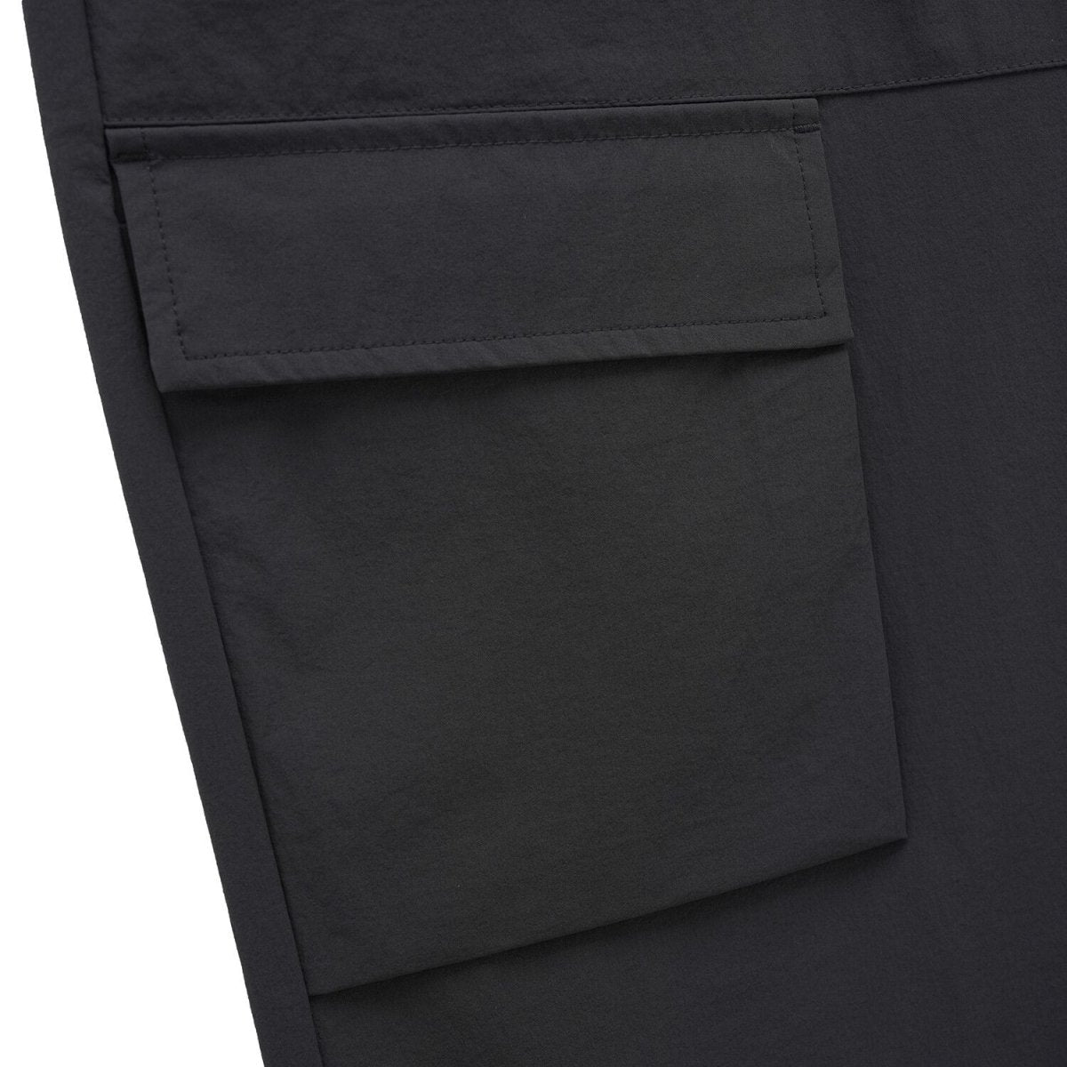 Giordano Men G-Motion Relaxed Taper Nylon Cargo Joggers - Premium Joggers