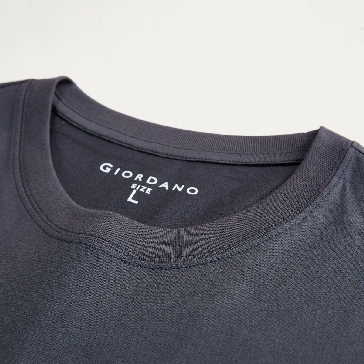 Giordano Men Regular Cotton Graphic Crew Tee | Online Exclusive - Premium Print Tee
