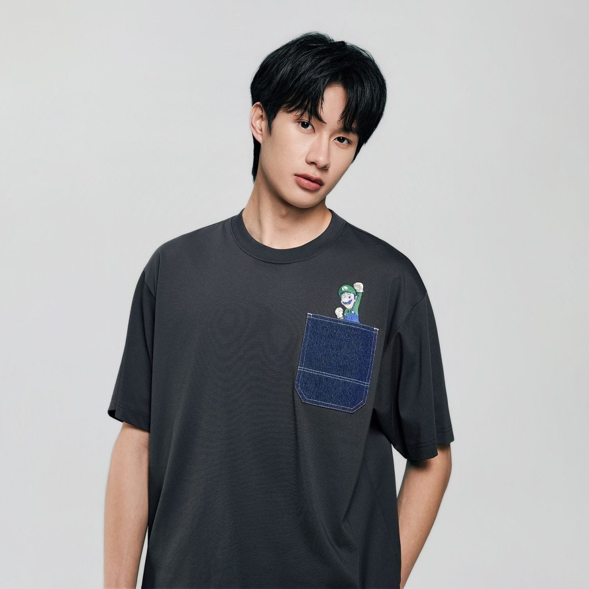 Giordano Men Relaxed Luigi Pocket Printed Tee - Premium Print Tee