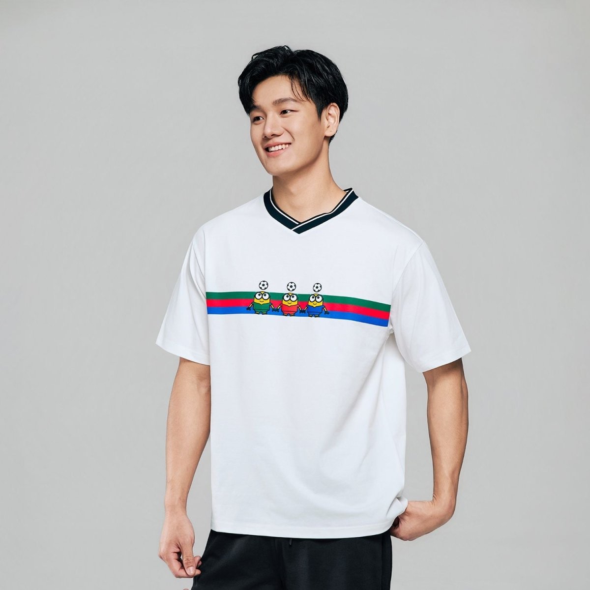 Giordano Men Relaxed Minions V - Neck Jersey Tee - first_variant_option_2 Premium Print Tee for Giordano