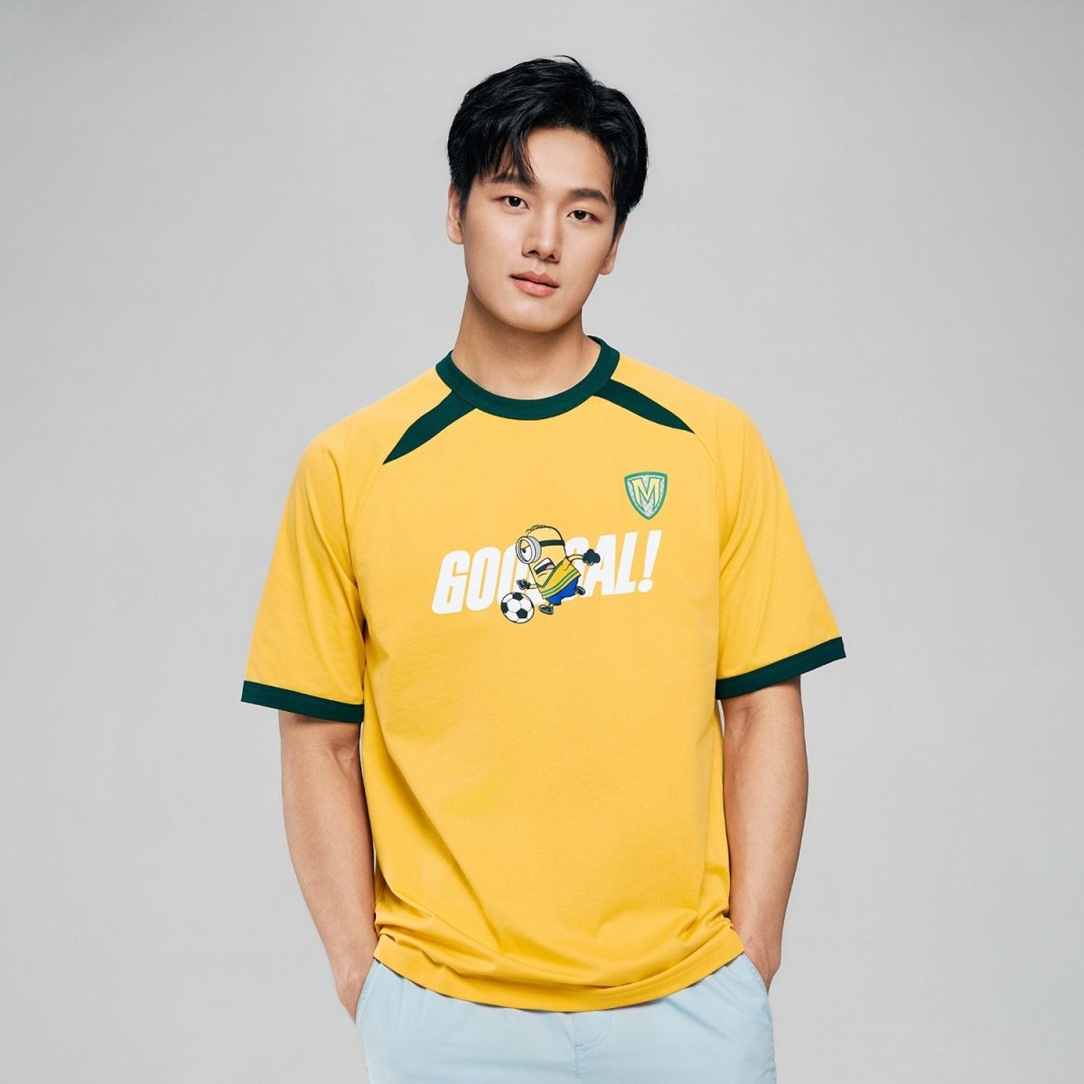 Giordano Men Relaxed Minions World Cup Raglan Sleeve Tee - Premium Print Tee