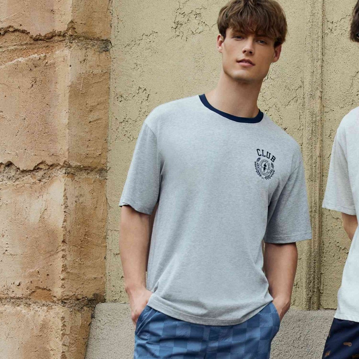 Giordano Men's Crew Neck Short Sleeve Relaxed Fit Classic Logo Print Tee - Premium Print Tee