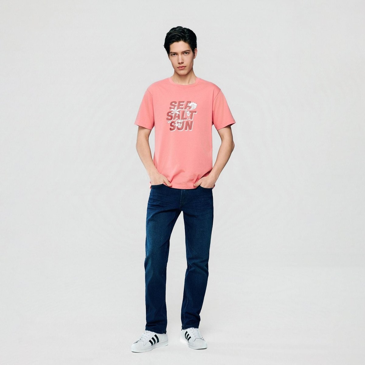 Giordano Men’s Slim Cotton Crew Neck Message Print Tee - Premium Print Tee