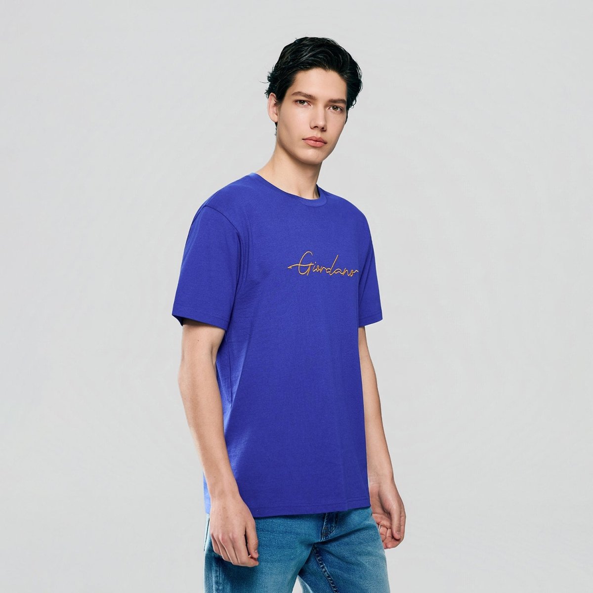 Giordano Men’s Slim Fit Cotton Signature Print Tee - Premium Print Tee
