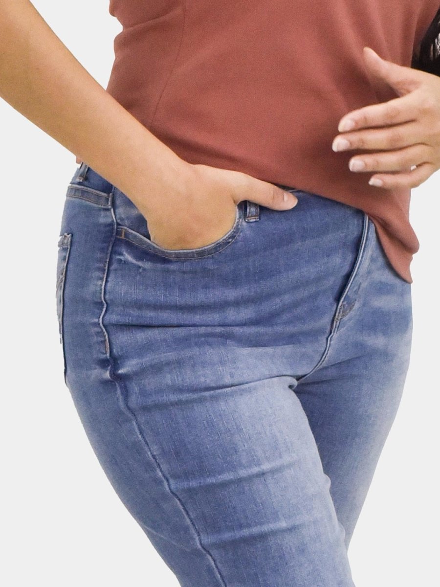 Giordano Women Slim Tapered Jeans - Premium Jeans
